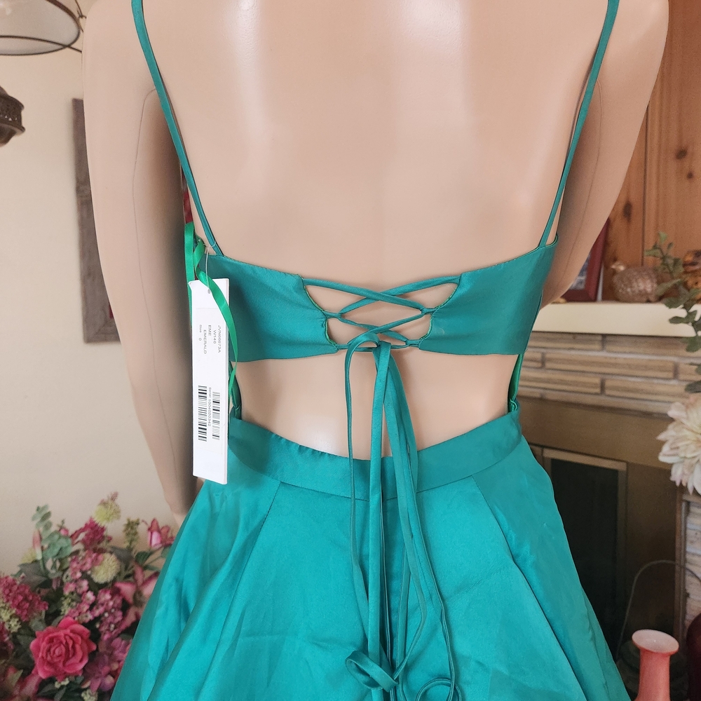 Stunning JVN by Jovani Emerald Satin Ball Gown – NWT - Picture 6 of 10